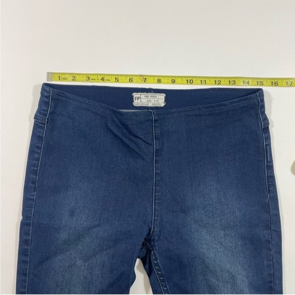 Free People 90s Penny Pull On Flare Jeans Dark Wash 29 - Picture 5 of 9